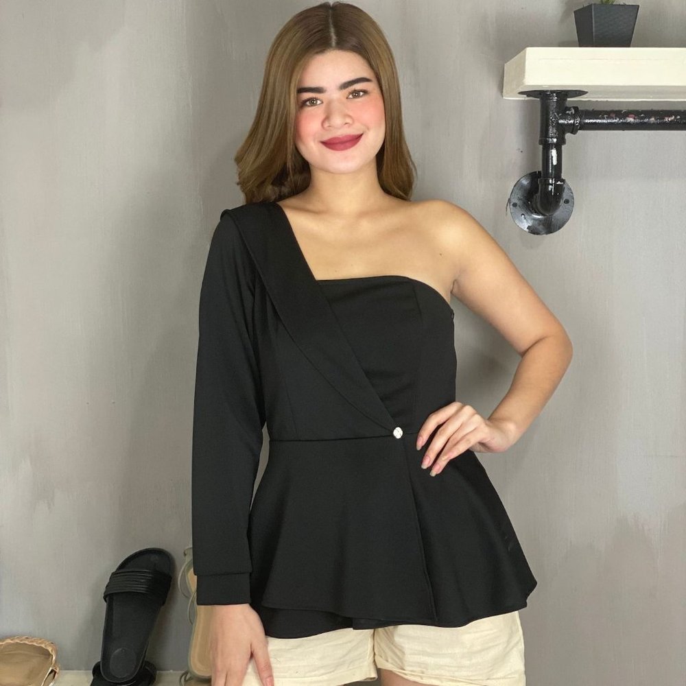 Aurelia Blouse One Sleeve